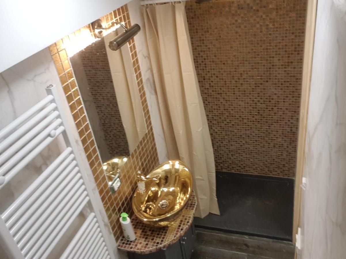 Golden Place Venesia Bagian luar foto