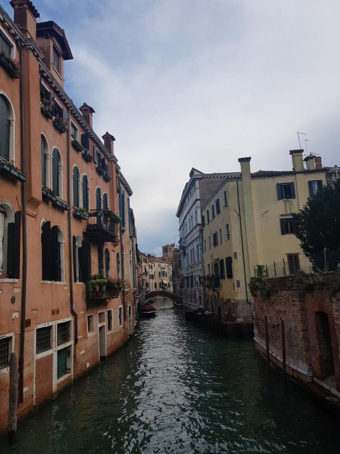 Golden Place Venesia Bagian luar foto