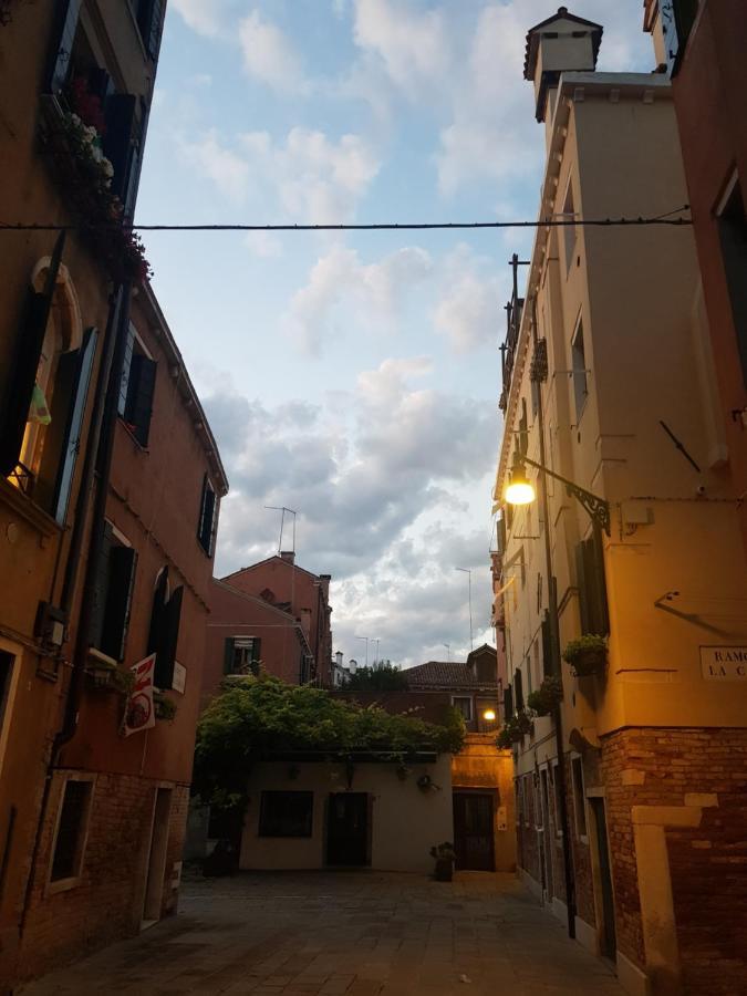 Golden Place Venesia Bagian luar foto