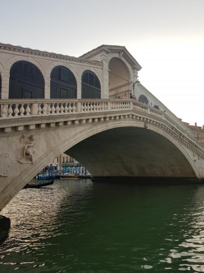 Golden Place Venesia Bagian luar foto