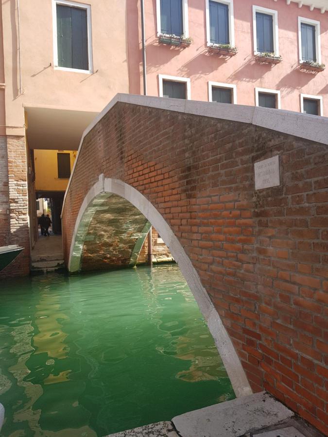 Golden Place Venesia Bagian luar foto
